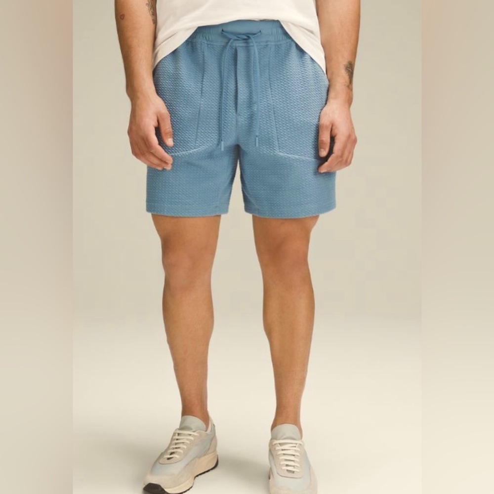 🍋Men’s Lululemon At Ease Short 7" size M utility blue??🍋